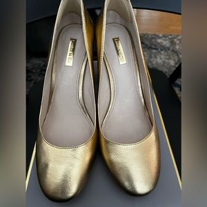Size 9.5 Lo-Jianna Glided Gold Gotham Mettalic